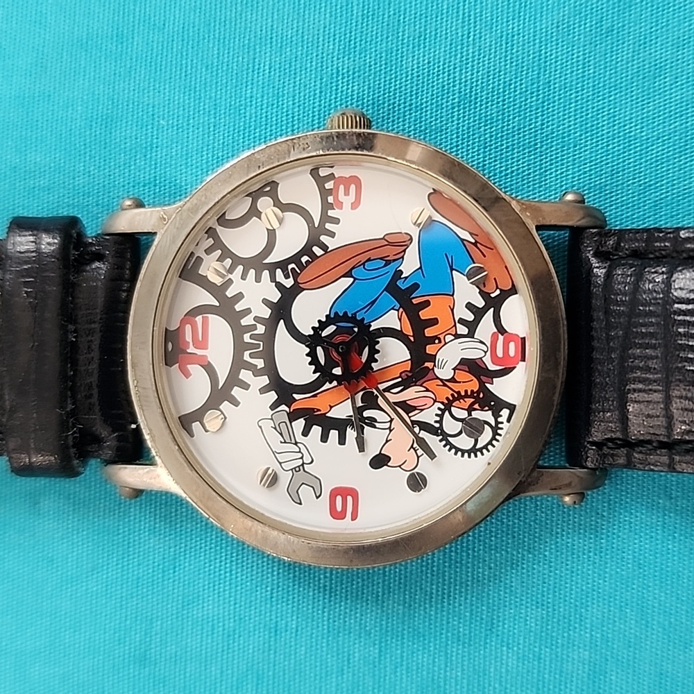 Vintage Rare Disney Clock Works Goofy Watch